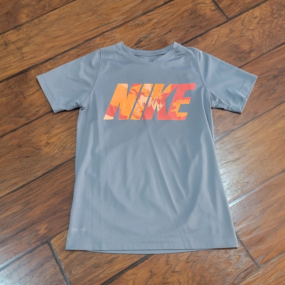 Nike top